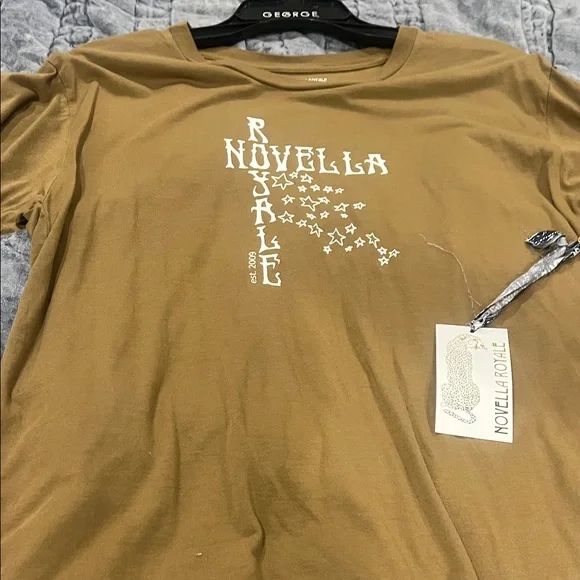 Novella royale Tan Graphic Tee - Picture 5 of 6